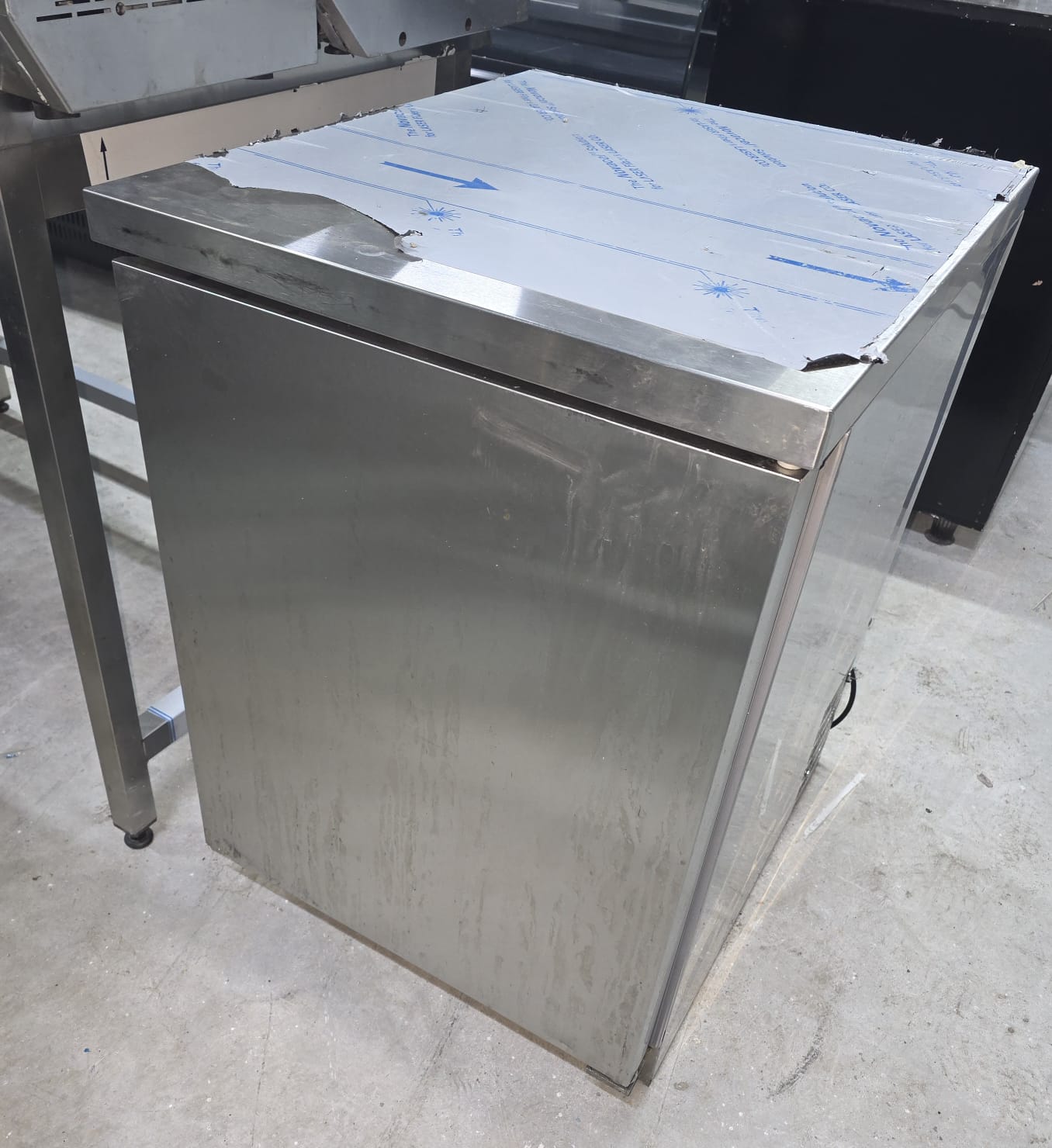 Bardak Soğutucu Dolap 60x70x85cm 2