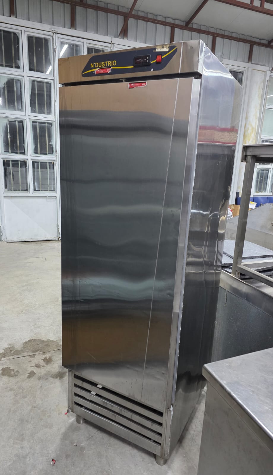 Dik Tip Buzdolabı 67x83x206