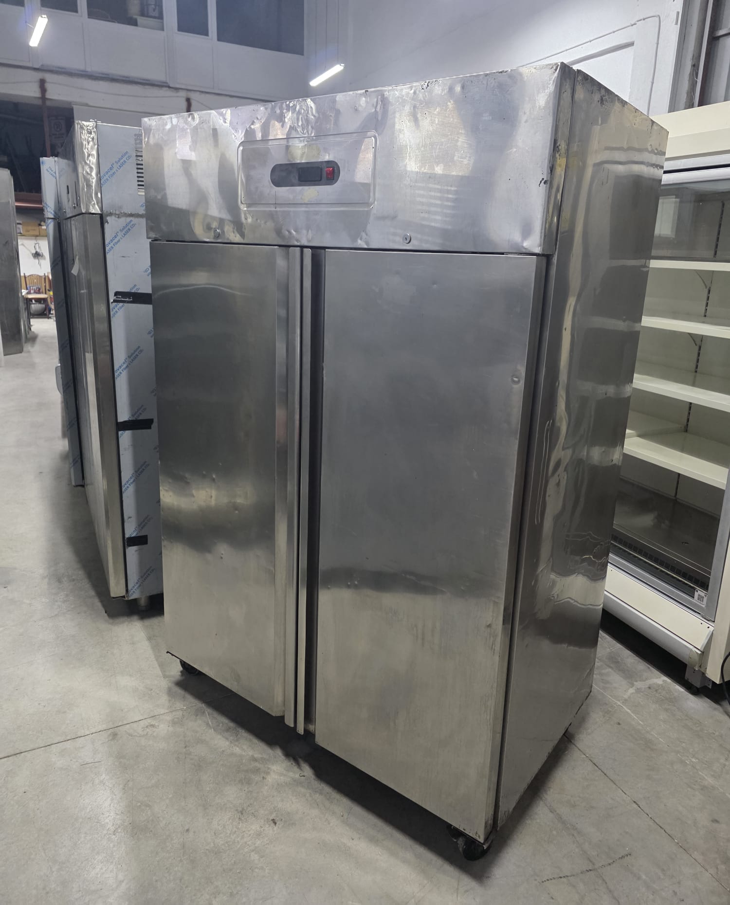 Dik Tip Çift Kapılı Buzdolabı 135x85x203