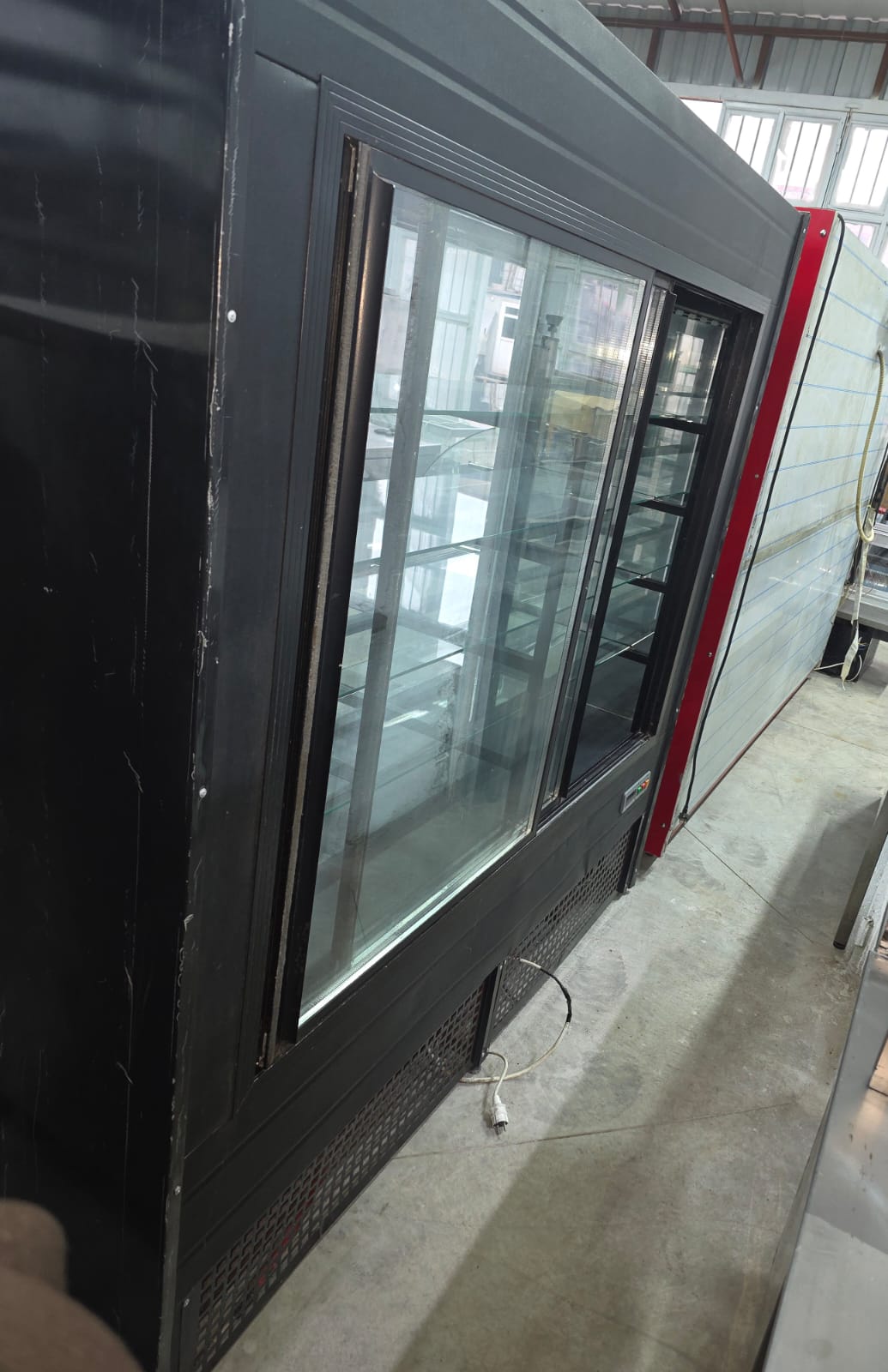 Dik Tip Yaş Pasta Dolabı 200x80x210 2