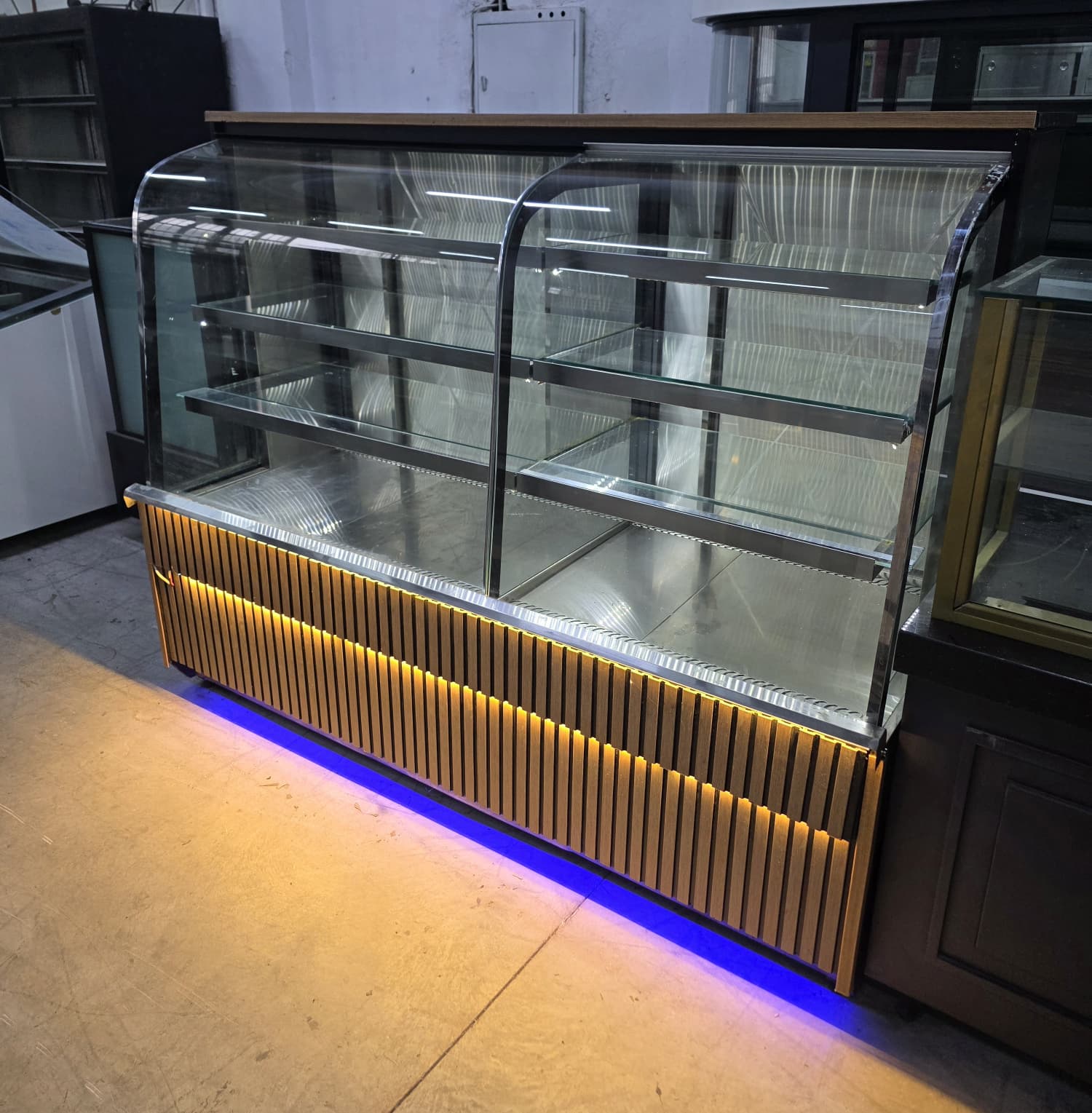 Meze Tatlı ve Pasta Teşhir Dolabı 200x75x157cm 3