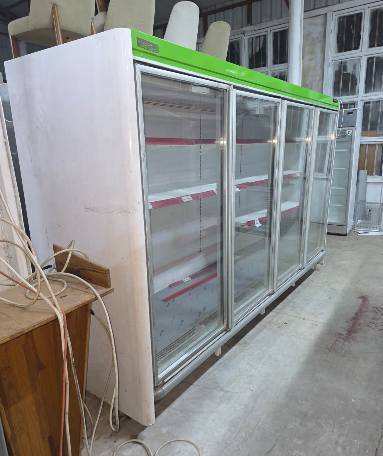 Sütlük Dolabı 320x90x205 2